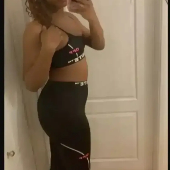 SPORTS BRA n STRETCH PANTS...2-pc .. OFF WHITE. Set .... New . S-M-L - - Picture 3 of 9